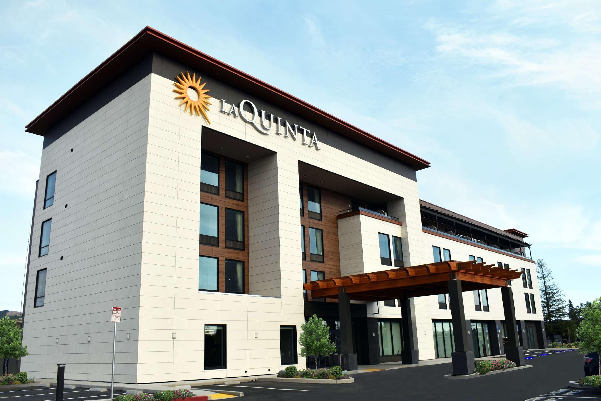 La Quinta Inn & Suites By Wyndham Santa Rosa Sonoma Exterior photo